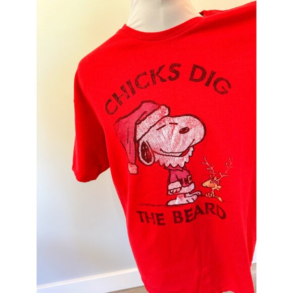 Peanuts Santa Snoopy "Chicks Dig the Beard" Christmas T-Shirt - Picture 5 of 9